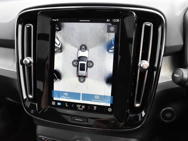 2024 (73) VOLVO XC40 2.0 B4P Ultimate Dark 5dr Auto 5140235