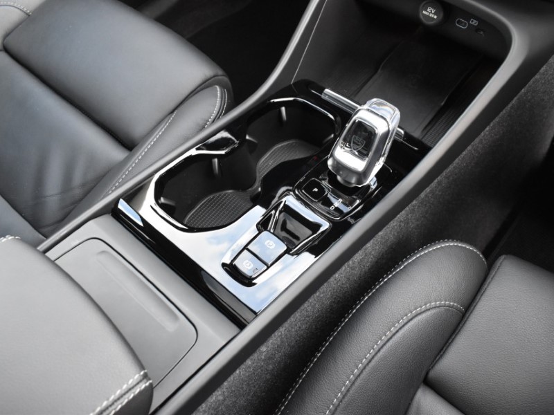 2024 (73) VOLVO XC40 2.0 B4P Ultimate Dark 5dr Auto 5140242