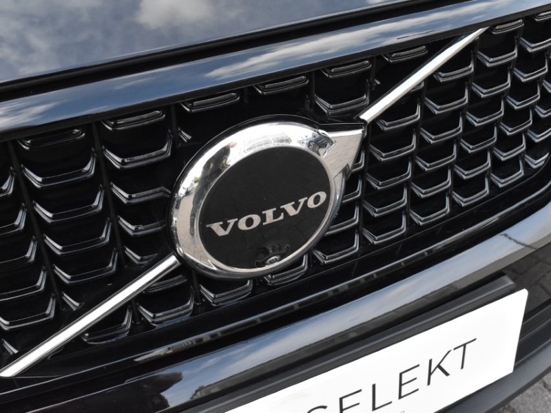 2024 (73) VOLVO XC40 2.0 B4P Ultimate Dark 5dr Auto 5140379