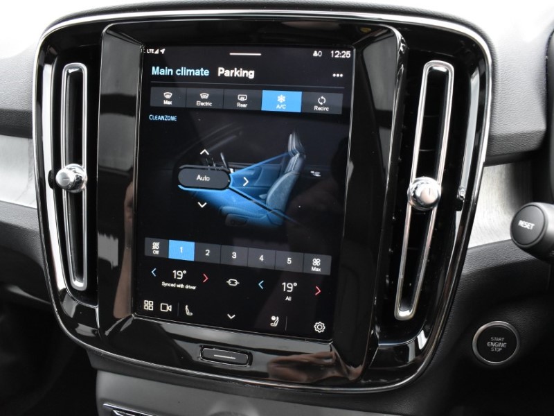 2024 (73) VOLVO XC40 2.0 B4P Ultimate Dark 5dr Auto 5140234