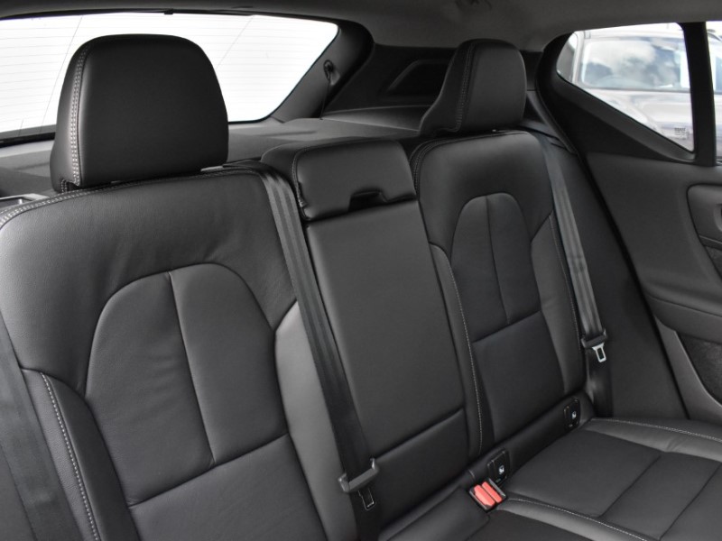 2024 (73) VOLVO XC40 2.0 B4P Ultimate Dark 5dr Auto 5140355