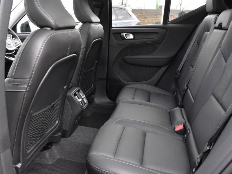 2024 (73) VOLVO XC40 2.0 B4P Ultimate Dark 5dr Auto 5140364