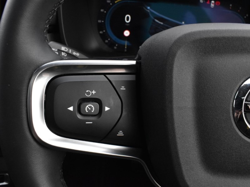 2024 (73) VOLVO XC40 2.0 B4P Ultimate Dark 5dr Auto 5140228