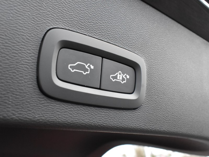 2024 (73) VOLVO XC40 2.0 B4P Ultimate Dark 5dr Auto 5140368