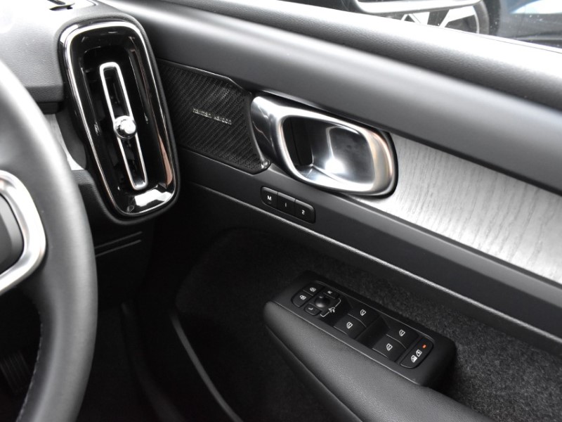 2024 (73) VOLVO XC40 2.0 B4P Ultimate Dark 5dr Auto 5140230