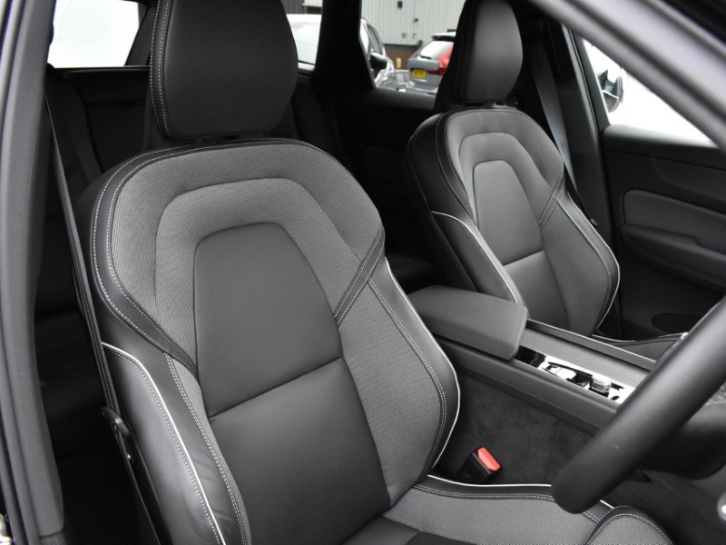 2025 (75) VOLVO XC60 2.0 B5P Plus Black Edition 5dr AWD Geartronic 5153033