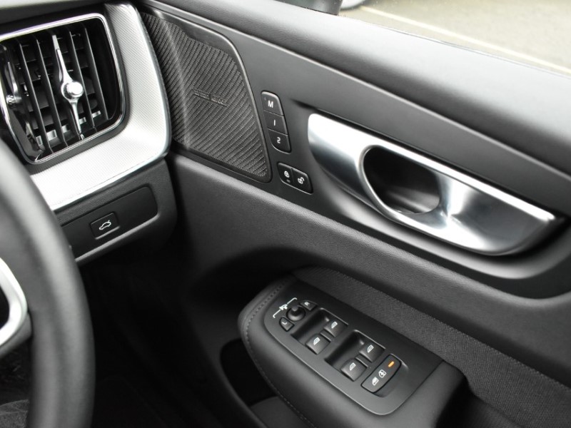 2025 (75) VOLVO XC60 2.0 B5P Plus Black Edition 5dr AWD Geartronic 5153010