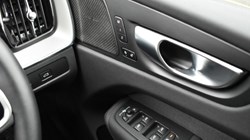 2025 (75) VOLVO XC60 2.0 B5P Plus Black Edition 5dr AWD Geartronic 5153010