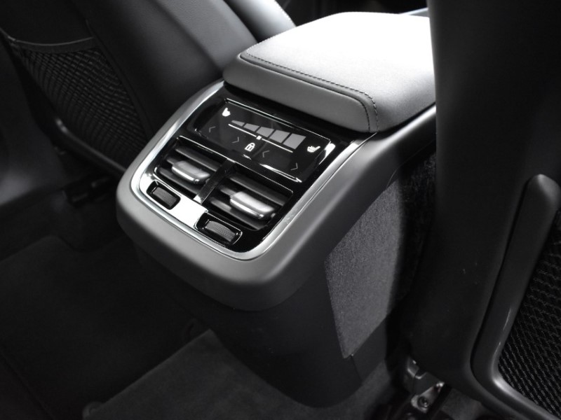 2025 (75) VOLVO XC60 2.0 B5P Plus Black Edition 5dr AWD Geartronic 5153035