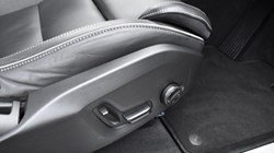 2025 (75) VOLVO XC60 2.0 B5P Plus Black Edition 5dr AWD Geartronic 5153027