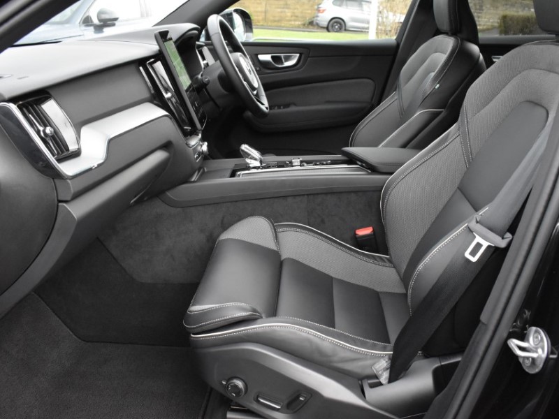 2025 (75) VOLVO XC60 2.0 B5P Plus Black Edition 5dr AWD Geartronic 5153039