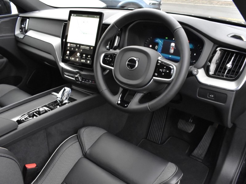 2025 (75) VOLVO XC60 2.0 B5P Plus Black Edition 5dr AWD Geartronic 5153031