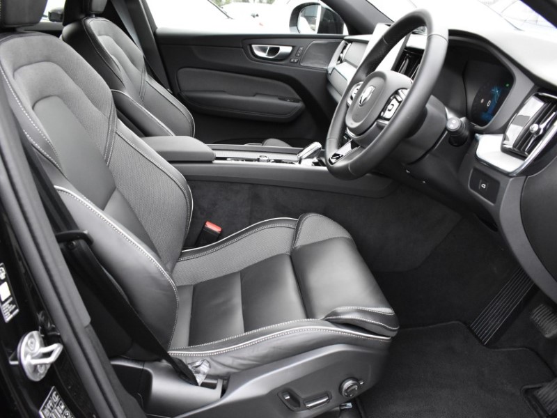 2025 (75) VOLVO XC60 2.0 B5P Plus Black Edition 5dr AWD Geartronic 5153032