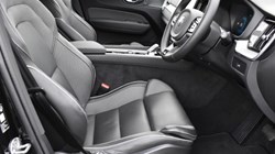 2025 (75) VOLVO XC60 2.0 B5P Plus Black Edition 5dr AWD Geartronic 5153032