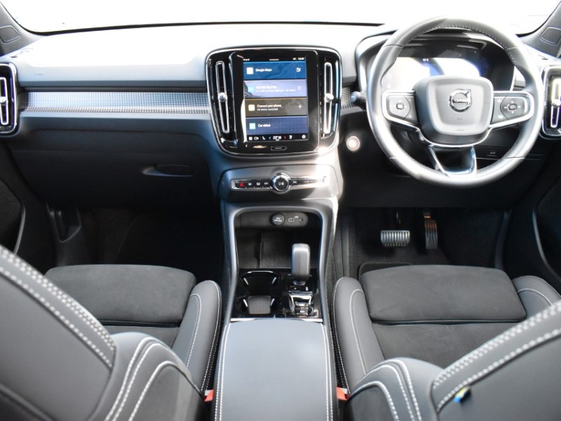 2025 (25) VOLVO XC40 2.0 B3P Plus Black Edition 5dr Auto 5148223