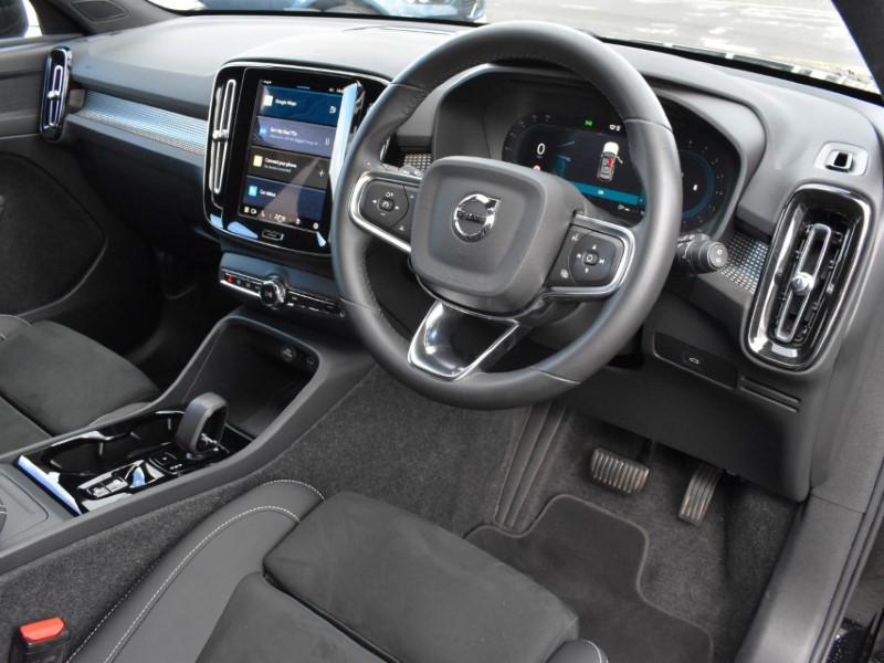 2025 (25) VOLVO XC40 2.0 B3P Plus Black Edition 5dr Auto 5148163