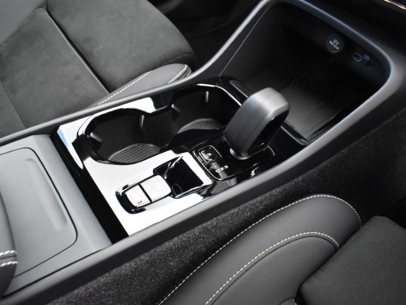 2025 (25) VOLVO XC40 2.0 B3P Plus Black Edition 5dr Auto 5148159