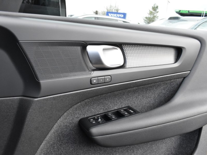 2025 (25) VOLVO XC40 2.0 B3P Plus Black Edition 5dr Auto 5148158