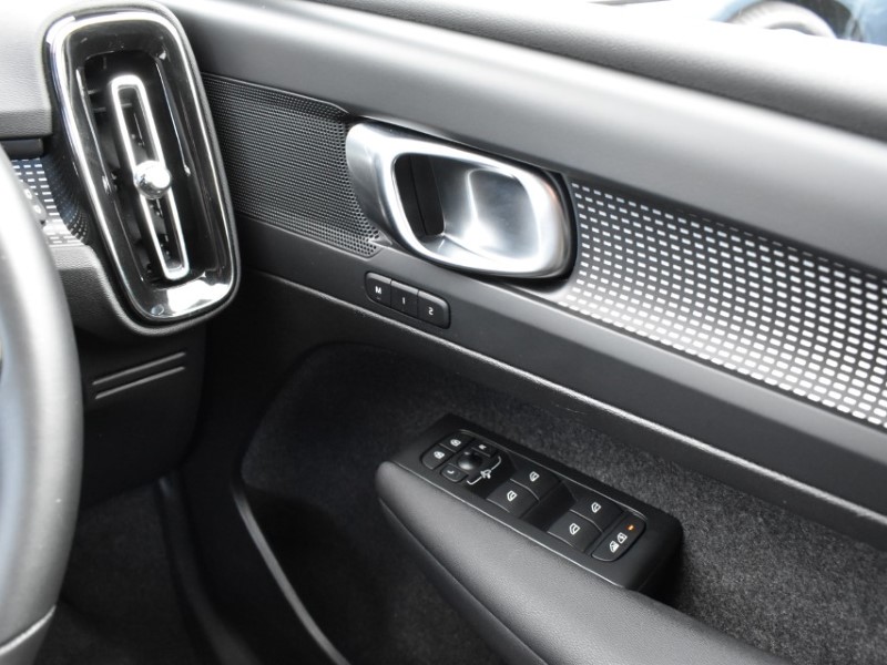 2025 (25) VOLVO XC40 2.0 B3P Plus Black Edition 5dr Auto 5148154