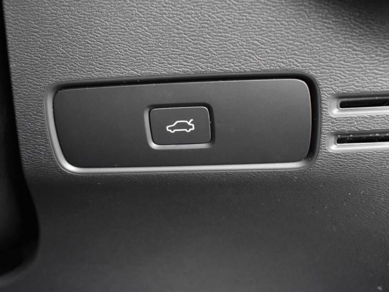 2025 (25) VOLVO XC40 2.0 B3P Plus Black Edition 5dr Auto 5148157