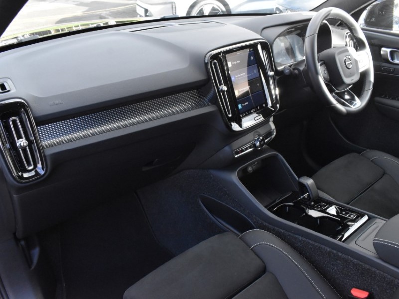 2025 (25) VOLVO XC40 2.0 B3P Plus Black Edition 5dr Auto 5148226