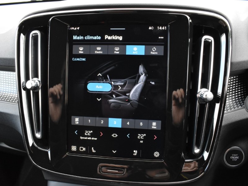 2025 (25) VOLVO XC40 2.0 B3P Plus Black Edition 5dr Auto 5148147