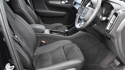 2025 (25) VOLVO XC40 2.0 B3P Plus Black Edition 5dr Auto 5148164