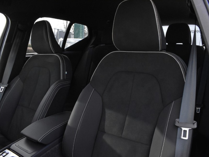 2025 (25) VOLVO XC40 2.0 B3P Plus Black Edition 5dr Auto 5148228