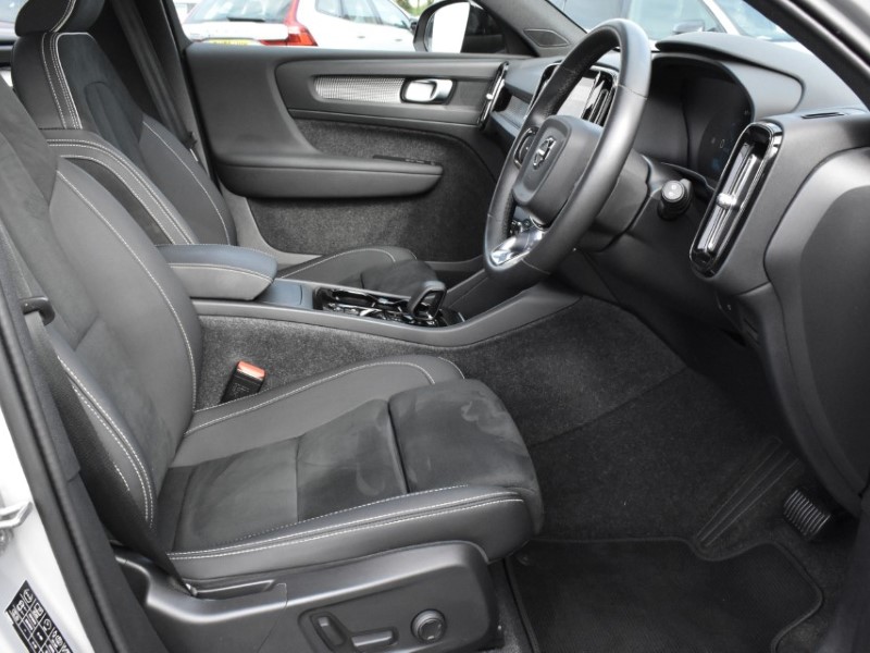 2024 (24) VOLVO XC40 2.0 B3P Plus Dark 5dr Auto 5197227