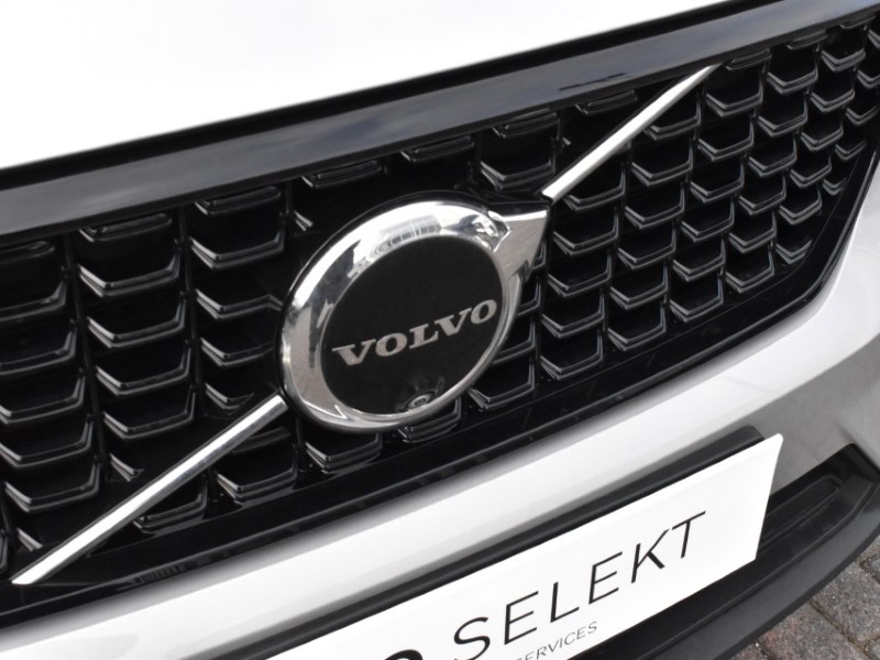 2024 (24) VOLVO XC40 2.0 B3P Plus Dark 5dr Auto 5197253