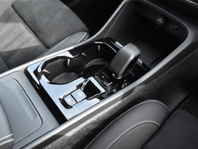 2024 (24) VOLVO XC40 2.0 B3P Plus Dark 5dr Auto 5197210