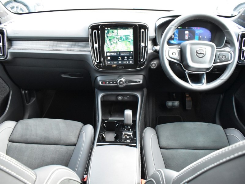 2024 (24) VOLVO XC40 2.0 B3P Plus Dark 5dr Auto 5197232