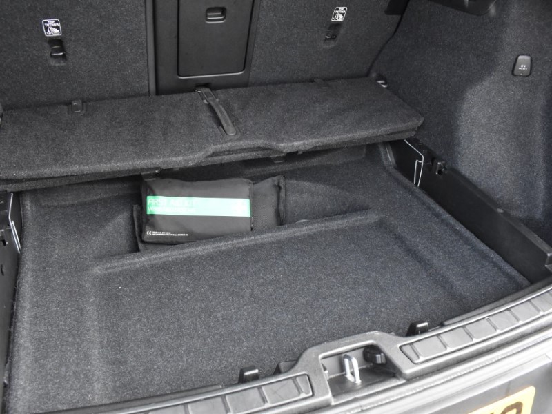 2024 (24) VOLVO XC40 2.0 B3P Plus Dark 5dr Auto 5197241