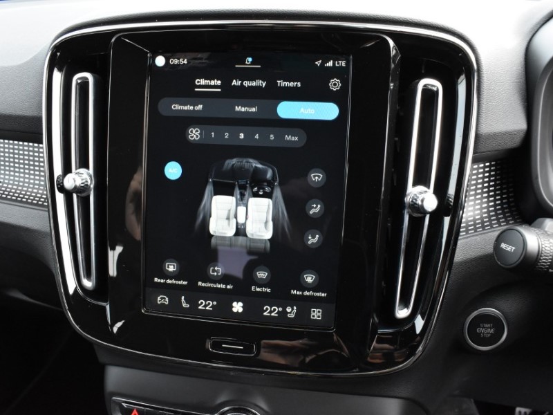 2024 (24) VOLVO XC40 2.0 B3P Plus Dark 5dr Auto 5197216