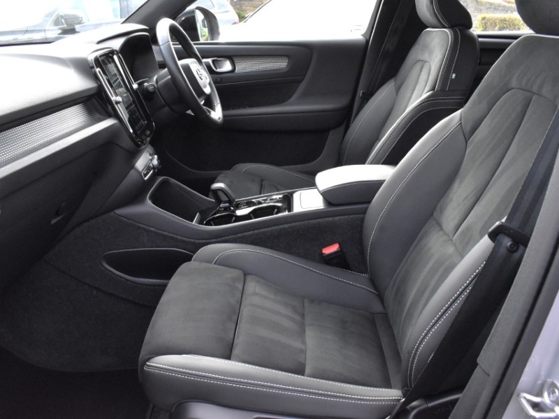 2024 (24) VOLVO XC40 2.0 B3P Plus Dark 5dr Auto 5197233