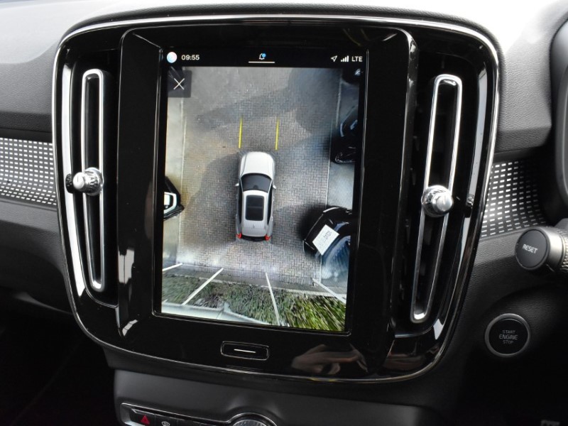 2024 (24) VOLVO XC40 2.0 B3P Plus Dark 5dr Auto 5197219