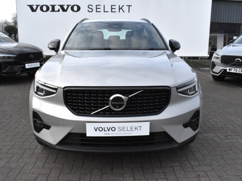 2024 (24) VOLVO XC40 2.0 B3P Plus Dark 5dr Auto 5197148