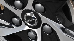 2024 (24) VOLVO XC40 2.0 B3P Plus Dark 5dr Auto 5197251