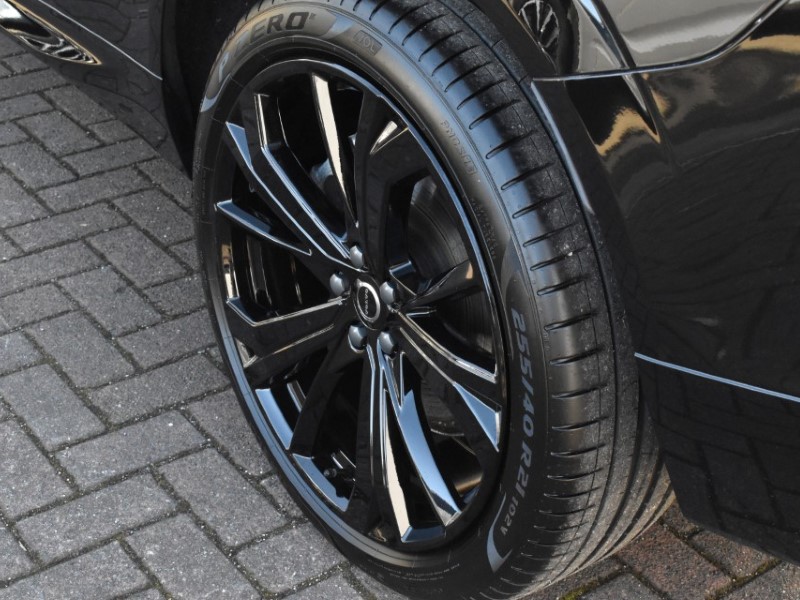 2025 (75) VOLVO XC60 2.0 B5P Plus Black Edition 5dr AWD Geartronic 5128582