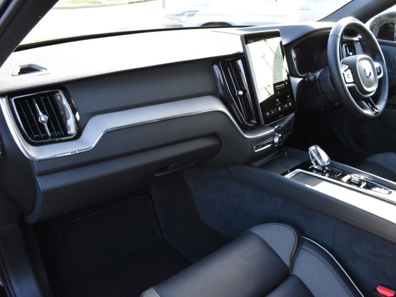 2025 (75) VOLVO XC60 2.0 B5P Plus Black Edition 5dr AWD Geartronic 5128573