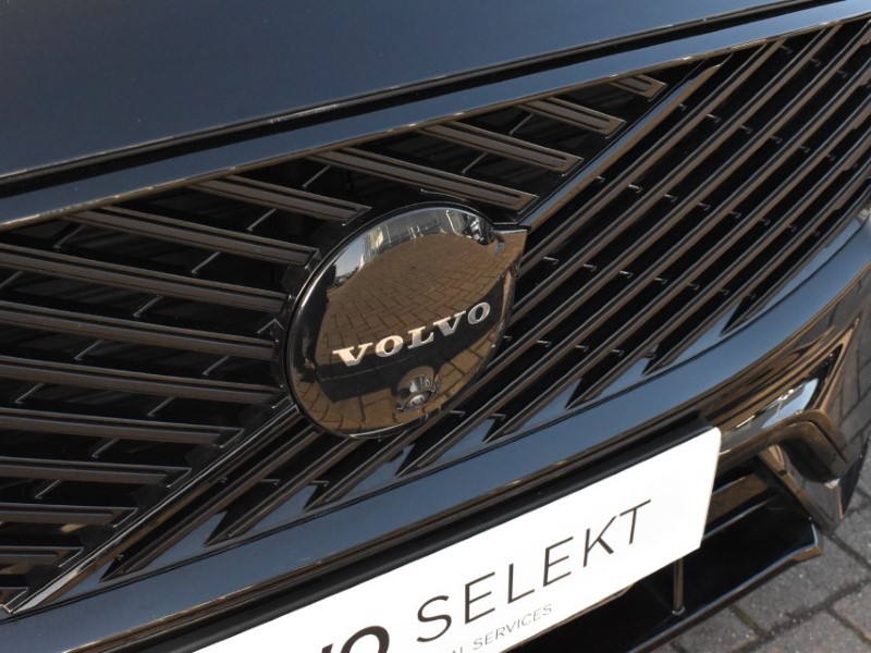 2025 (75) VOLVO XC60 2.0 B5P Plus Black Edition 5dr AWD Geartronic 5128592