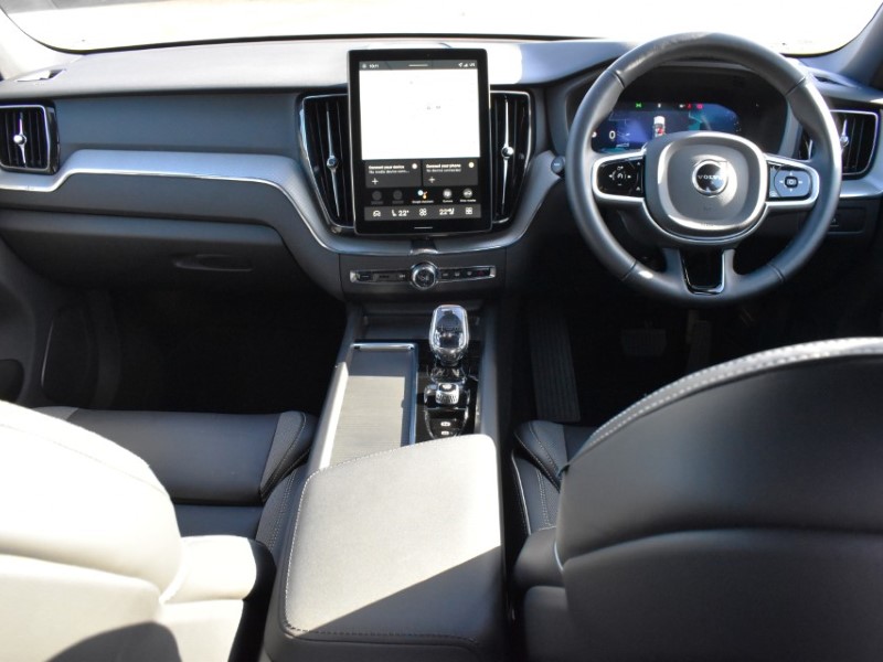 2025 (75) VOLVO XC60 2.0 B5P Plus Black Edition 5dr AWD Geartronic 5128569