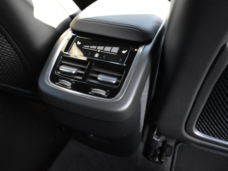 2025 (75) VOLVO XC60 2.0 B5P Plus Black Edition 5dr AWD Geartronic 5128567