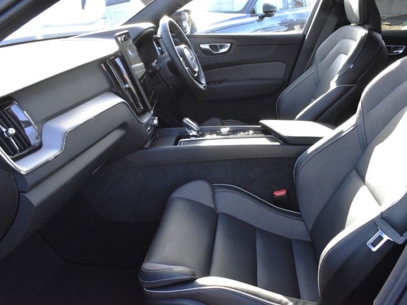 2025 (75) VOLVO XC60 2.0 B5P Plus Black Edition 5dr AWD Geartronic 5128570