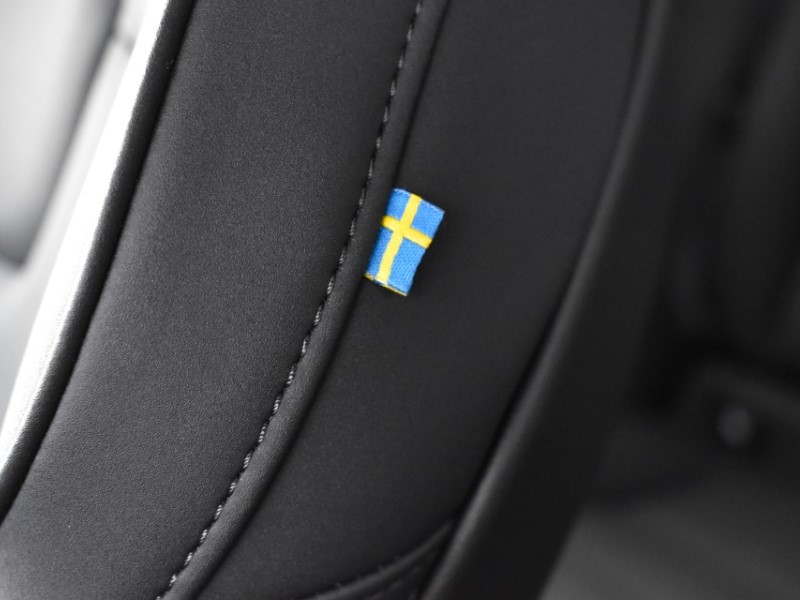 2025 (75) VOLVO XC60 2.0 B5P Plus Dark 5dr AWD Geartronic 5185278