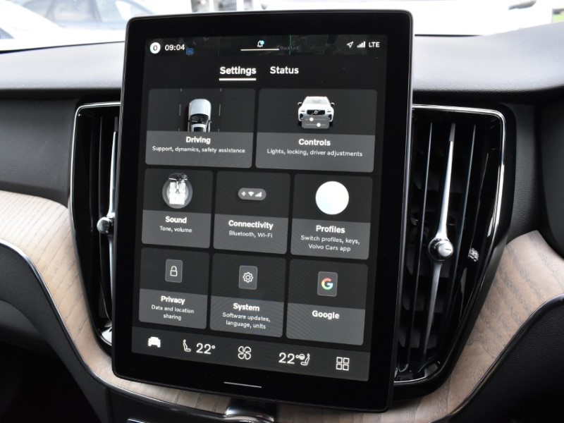 2025 (75) VOLVO XC60 2.0 B5P Plus Dark 5dr AWD Geartronic 5185252