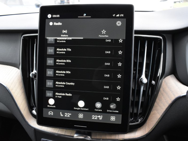 2025 (75) VOLVO XC60 2.0 B5P Plus Dark 5dr AWD Geartronic 5185255