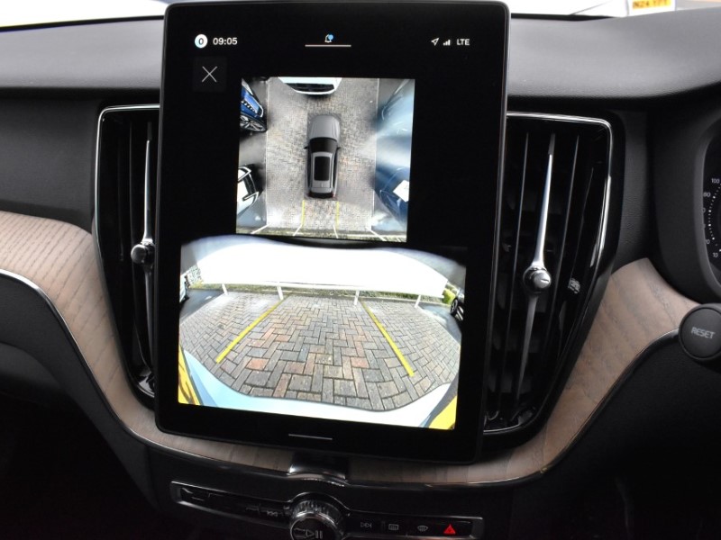 2025 (75) VOLVO XC60 2.0 B5P Plus Dark 5dr AWD Geartronic 5185256