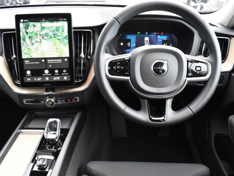 2025 (75) VOLVO XC60 2.0 B5P Plus Dark 5dr AWD Geartronic 5185274