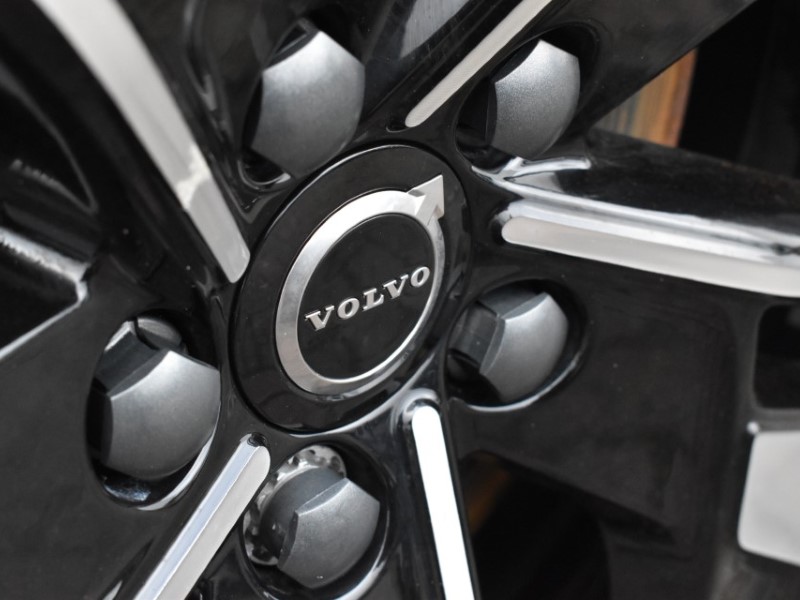 2025 (75) VOLVO XC60 2.0 B5P Plus Dark 5dr AWD Geartronic 5185286